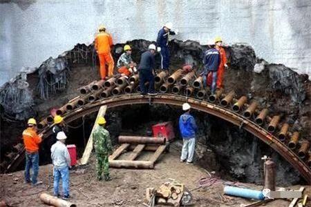 罗山隧道钢花管支护案例